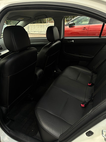 Mitsubishi Lancer 7 of 9
