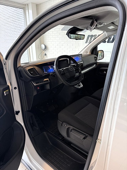 Opel Vivaro 13 of 15