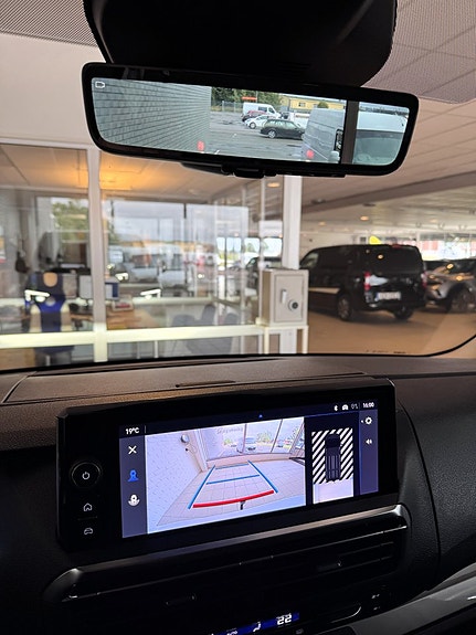 Opel Vivaro 12 of 15