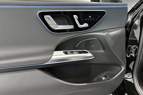 Mercedes-Benz E300 11 of 16