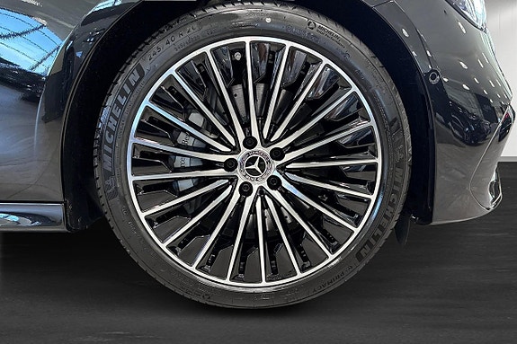 Mercedes-Benz E300 7 of 16