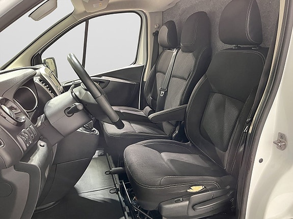 Renault Trafic 13 of 19