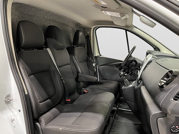 Renault Trafic 9 of 19