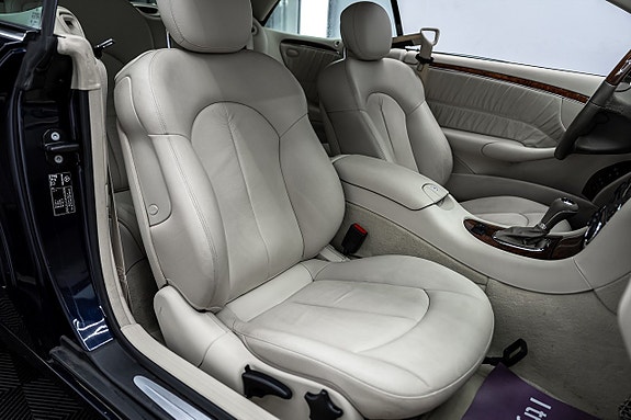 Mercedes-Benz CLK200 25 of 27