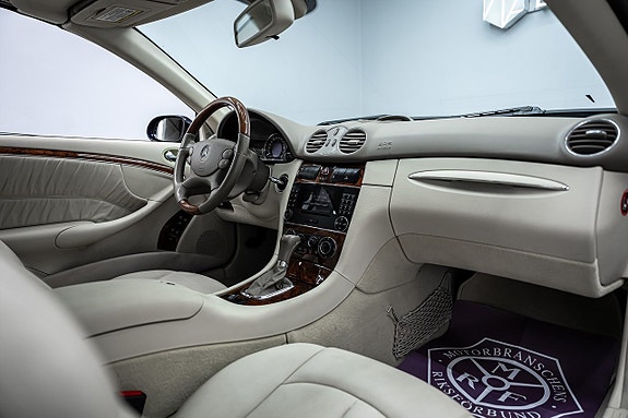 Mercedes-Benz CLK200 24 of 27