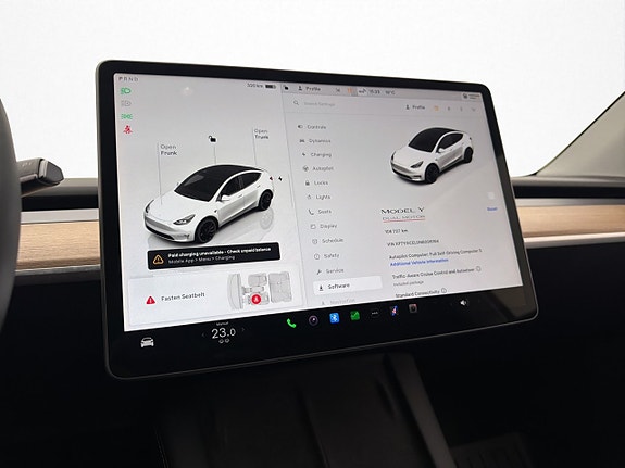 Tesla Model Y 24 of 30