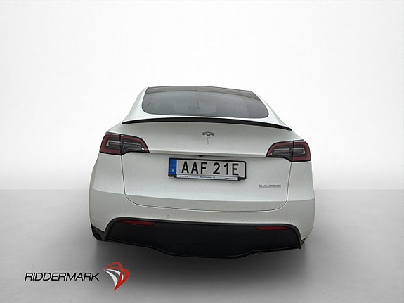 Tesla Model Y 8 of 30