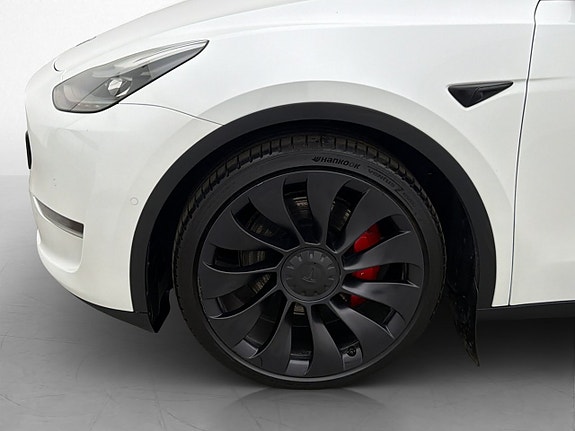 Tesla Model Y 29 of 30