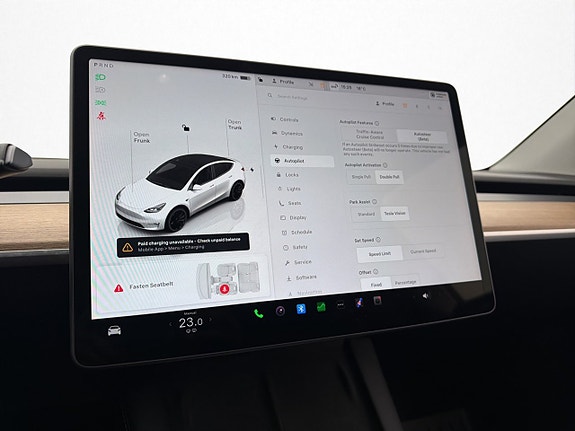 Tesla Model Y 23 of 30