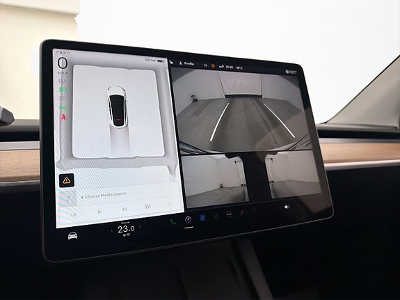 Tesla Model Y 17 of 30