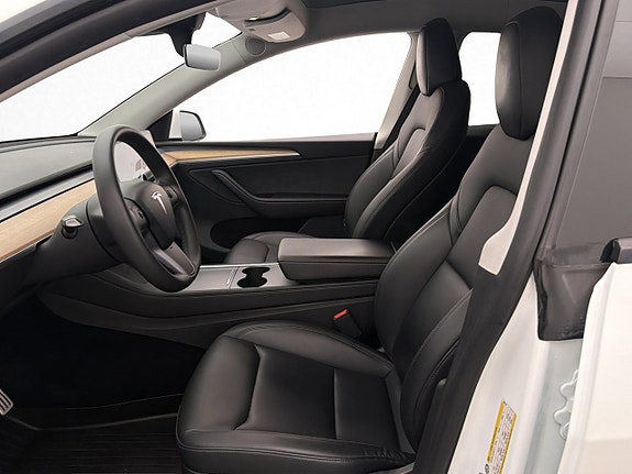 Tesla Model Y 11 of 30