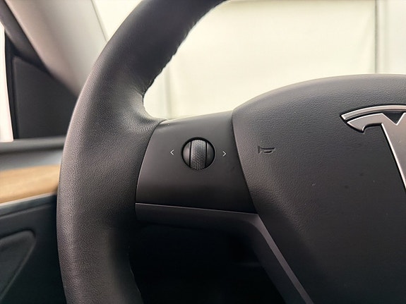 Tesla Model Y 15 of 30