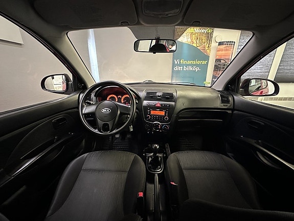 Kia Picanto 11 of 13