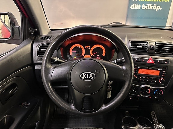 Kia Picanto 13 of 13