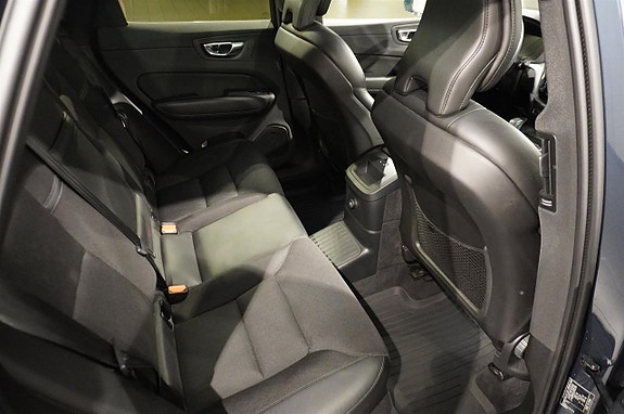 Volvo XC60 8 of 18
