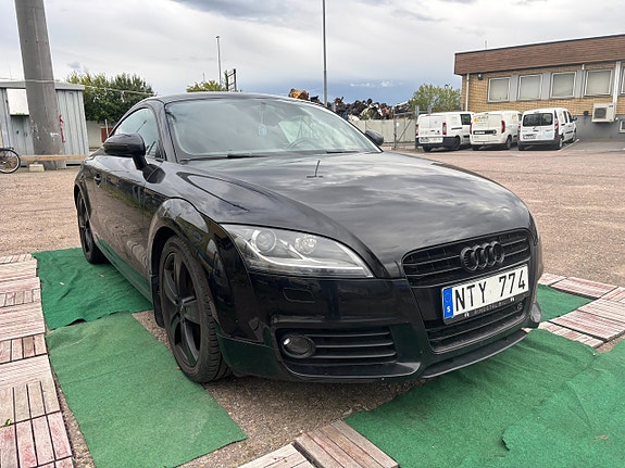 Audi TT 2 of 5