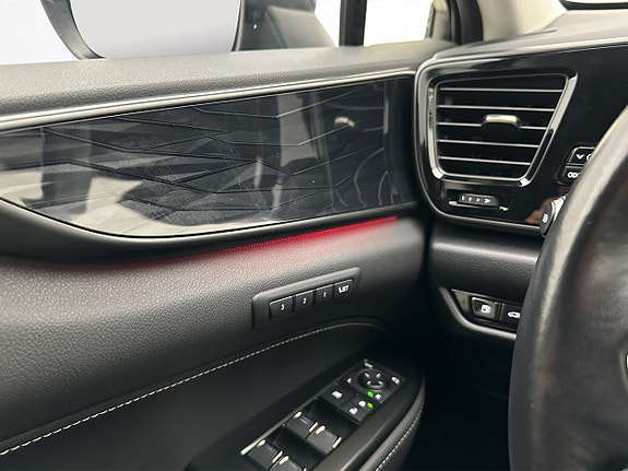 Lexus NX450h+ 15 of 30