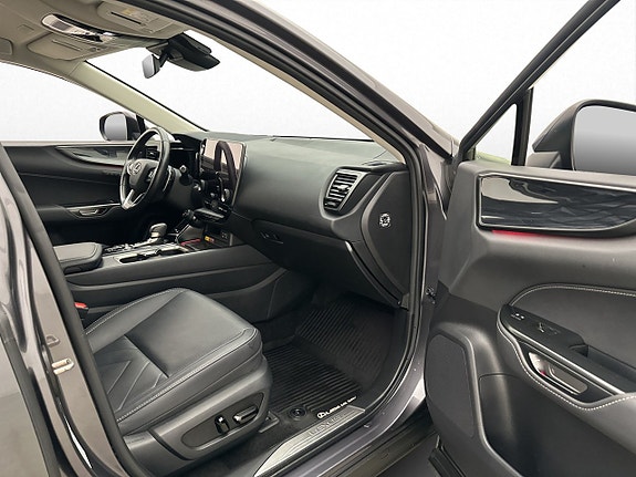 Lexus NX450h+ 12 of 30