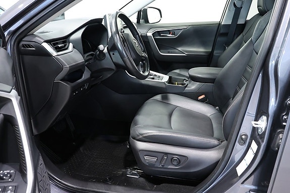 Toyota RAV4 3 of 19