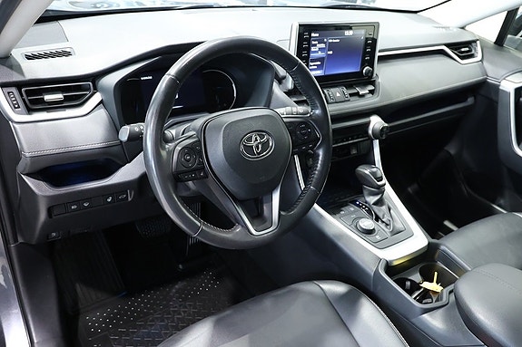 Toyota RAV4 4 of 19