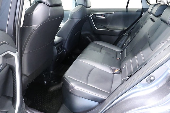 Toyota RAV4 12 of 19