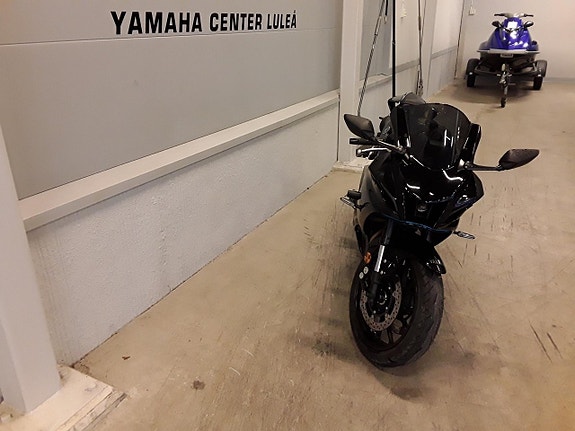Yamaha YZF-R7 2 of 3