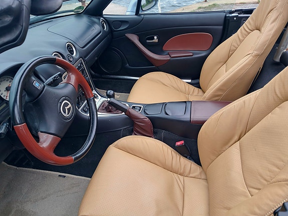 Mazda MX-5 2 of 4