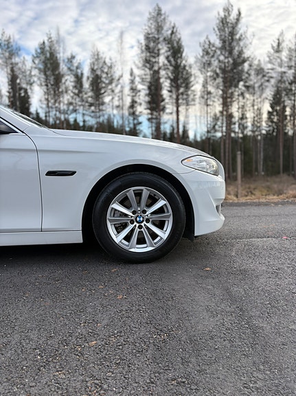 BMW 520d 2 of 8