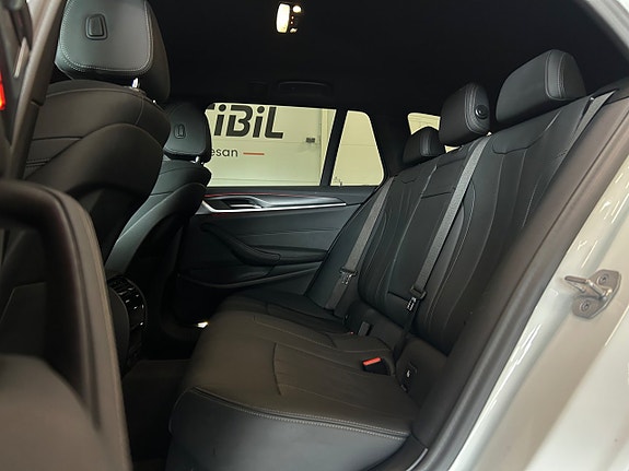 BMW 530e 14 of 30