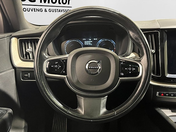Volvo XC60 14 of 21