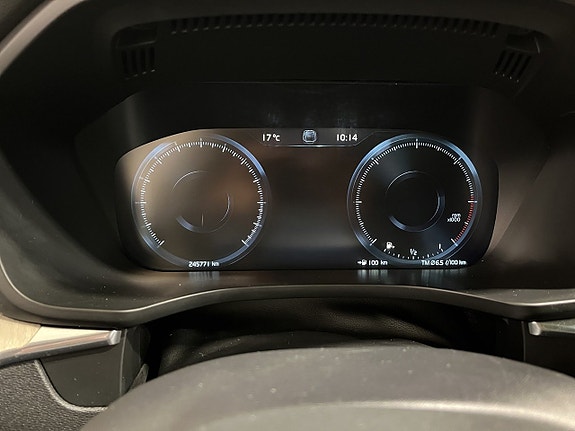 Volvo XC60 15 of 21
