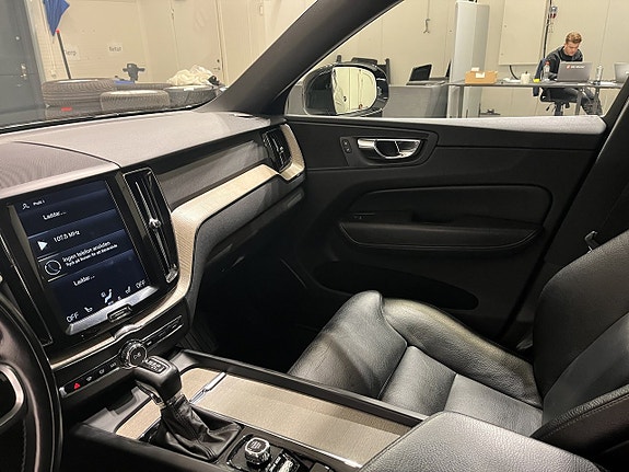 Volvo XC60 16 of 21