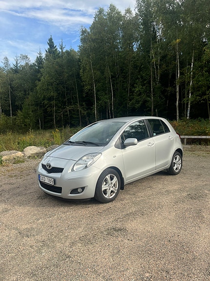 Toyota Yaris 3 of 7