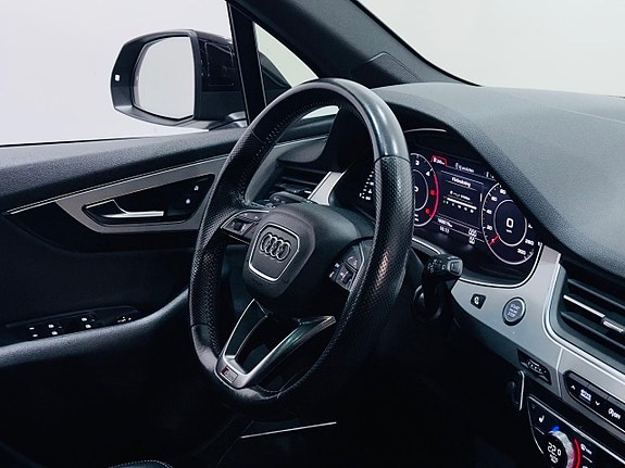 Audi Q7 4 of 26