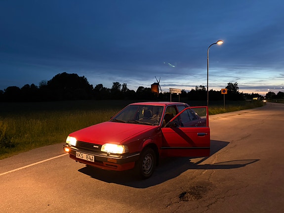 Mazda 323 2 of 4