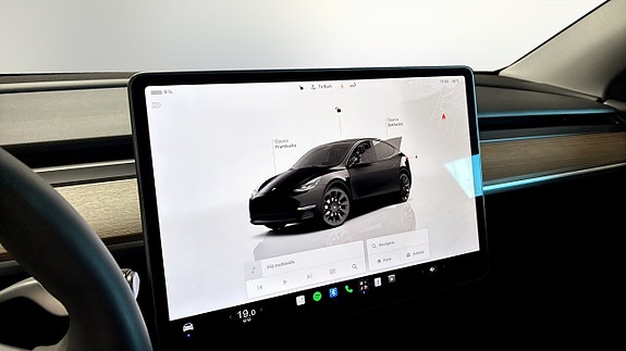 Tesla Model Y 10 of 11