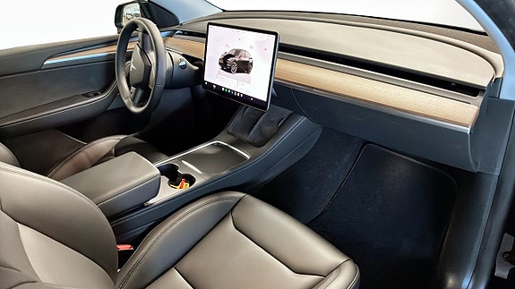 Tesla Model Y 3 of 11