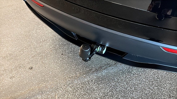 Tesla Model Y 8 of 11
