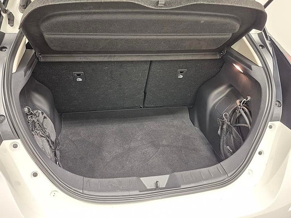 Nissan Leaf 7 of 7