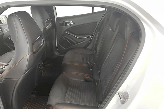 Mercedes-Benz GLA180 10 of 11