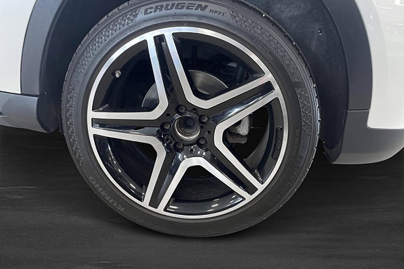 Mercedes-Benz GLA180 5 of 11