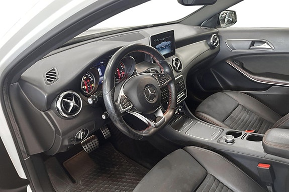 Mercedes-Benz GLA180 6 of 11