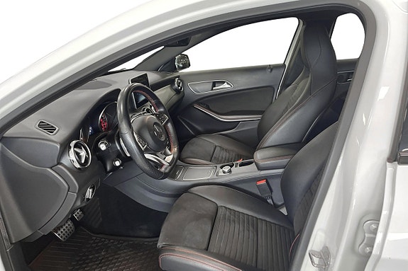 Mercedes-Benz GLA180 11 of 11