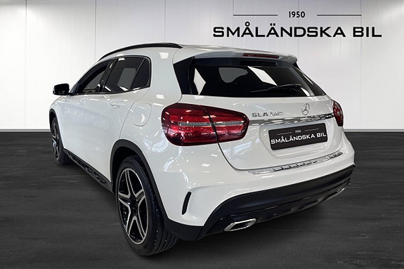 Mercedes-Benz GLA180 3 of 11