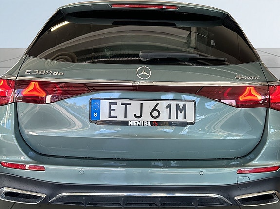 Mercedes-Benz E300 de 12 of 22