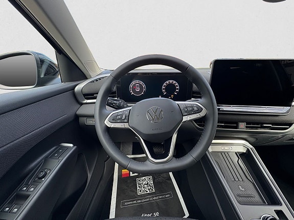 Volkswagen T-Roc 10 of 12