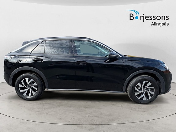 Volkswagen T-Roc 2 of 12