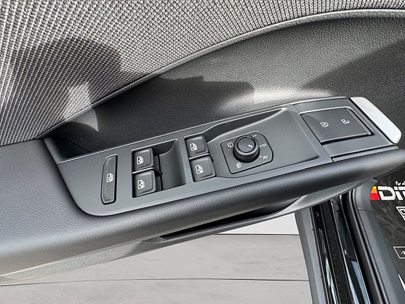 Volkswagen T-Roc 8 of 12