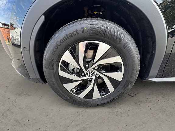 Volkswagen T-Roc 6 of 12