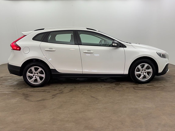 Volvo V40 Cross Country 7 of 21